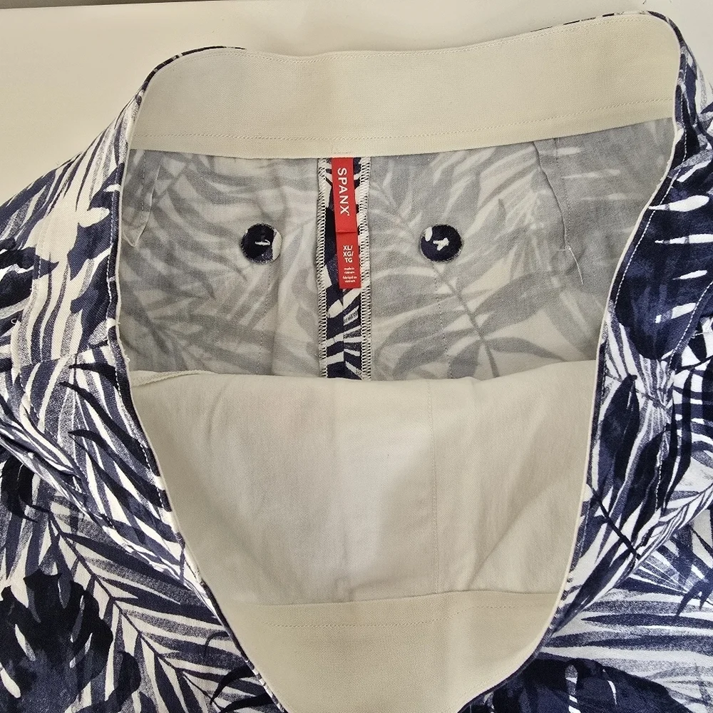 Spanx On the Go Tropical Print Navy/White Twill Shorts Size XL Stretch Casual